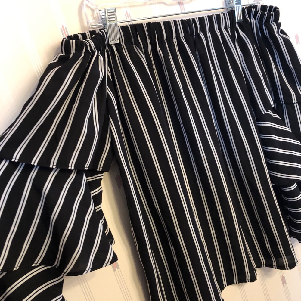 Ruffled Sleeve Shoulderless top